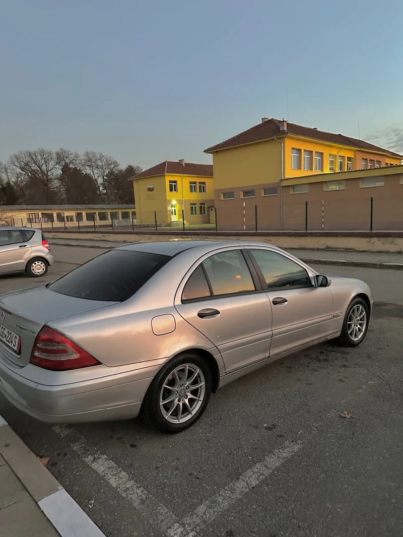 Mercedes-Benz C 180 kompressor, снимка 3 - Автомобили и джипове - 48332994