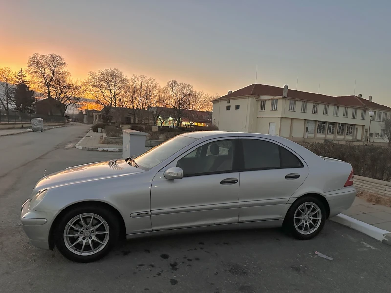 Mercedes-Benz C 180 kompressor, снимка 7 - Автомобили и джипове - 48332994