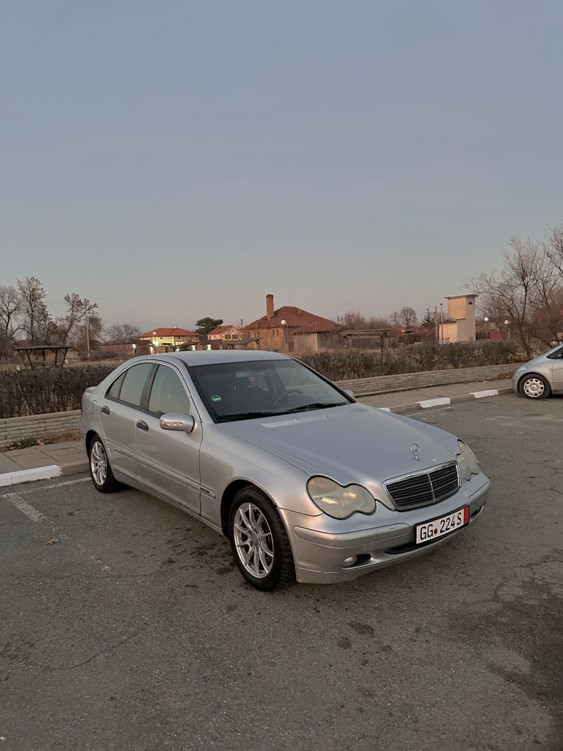 Mercedes-Benz C 180 kompressor, снимка 2 - Автомобили и джипове - 48332994