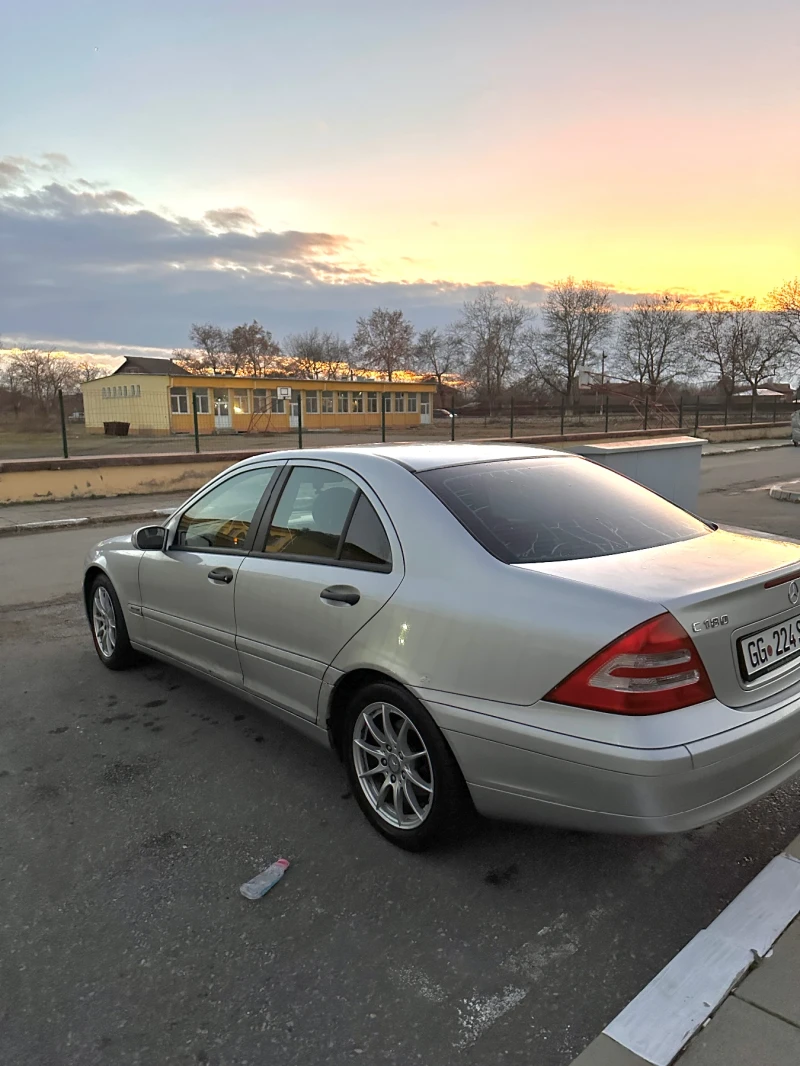 Mercedes-Benz C 180 kompressor, снимка 5 - Автомобили и джипове - 48332994