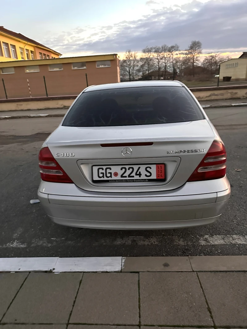 Mercedes-Benz C 180 kompressor, снимка 4 - Автомобили и джипове - 48332994