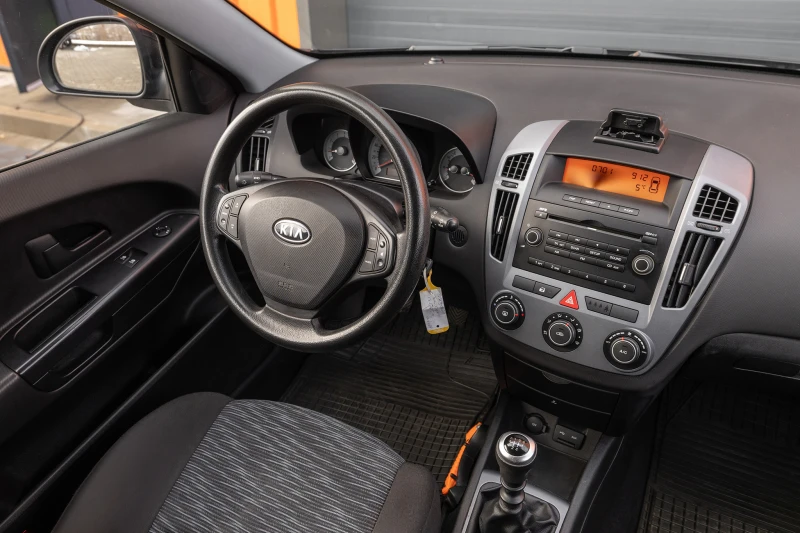 Kia Ceed 1.6 , снимка 11 - Автомобили и джипове - 48863212