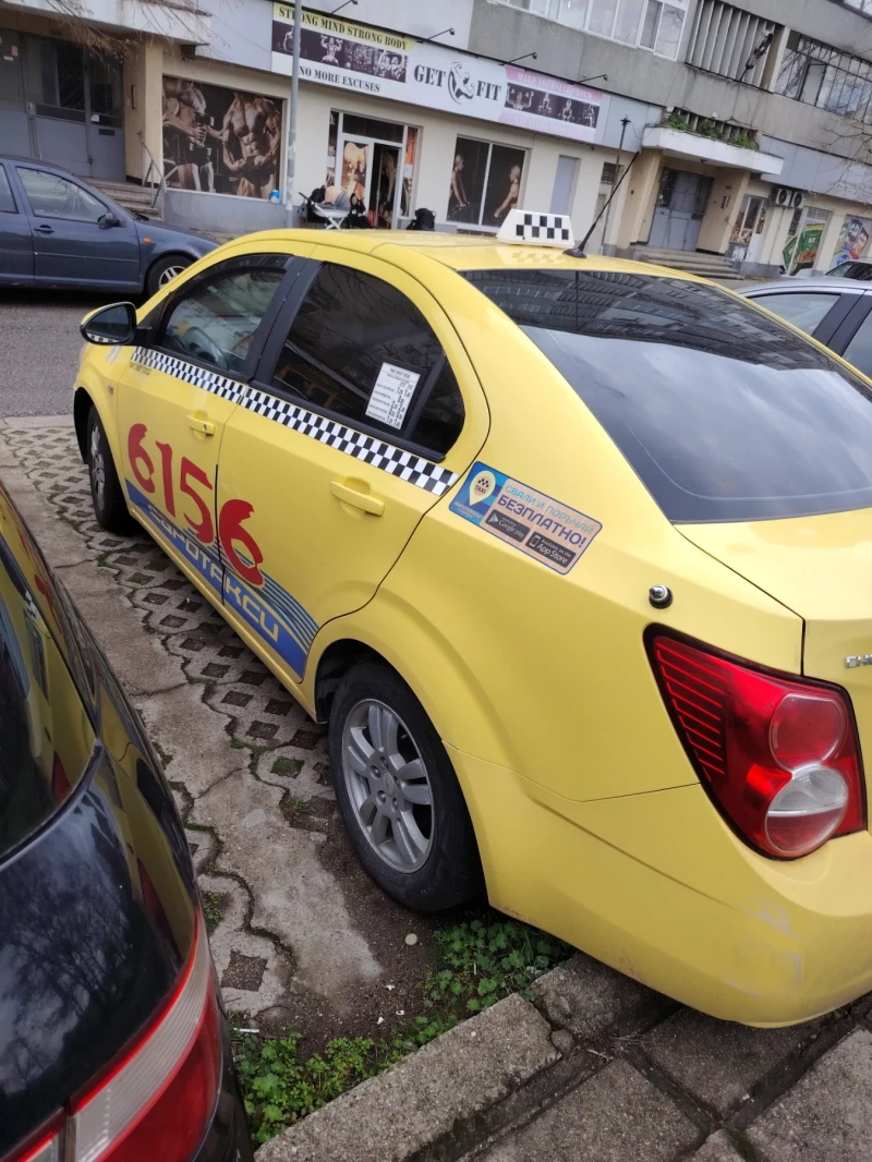 Chevrolet Aveo Седан, снимка 2 - Автомобили и джипове - 52500245