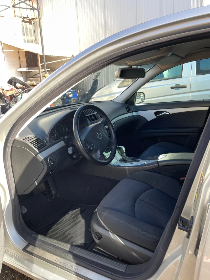 Mercedes-Benz E 270, снимка 6 - Автомобили и джипове - 52286626
