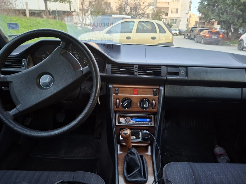 Mercedes-Benz 124 300d, снимка 6 - Автомобили и джипове - 52830990