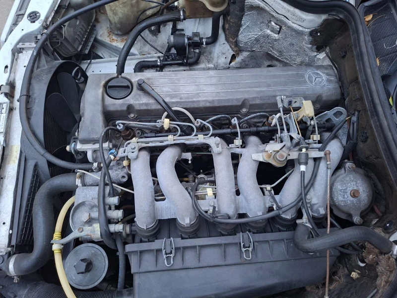 Mercedes-Benz 124 300d, снимка 4 - Автомобили и джипове - 52830990