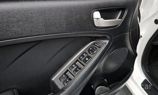 Kia K3 K3 Trendy, снимка 9 - Автомобили и джипове - 53940943