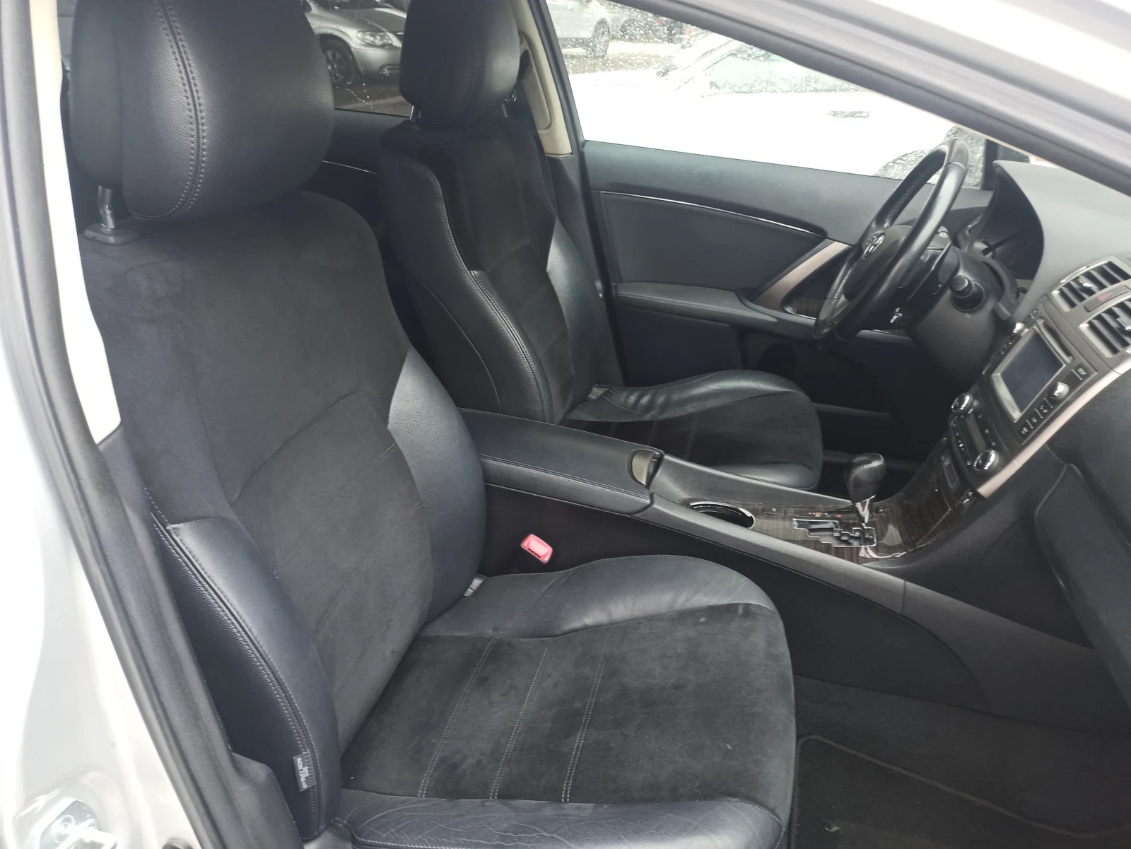 Toyota Avensis Alkantara, FACELIFT, 2.0, AVTOMATIC, XENON, NAVI  - изображение 10