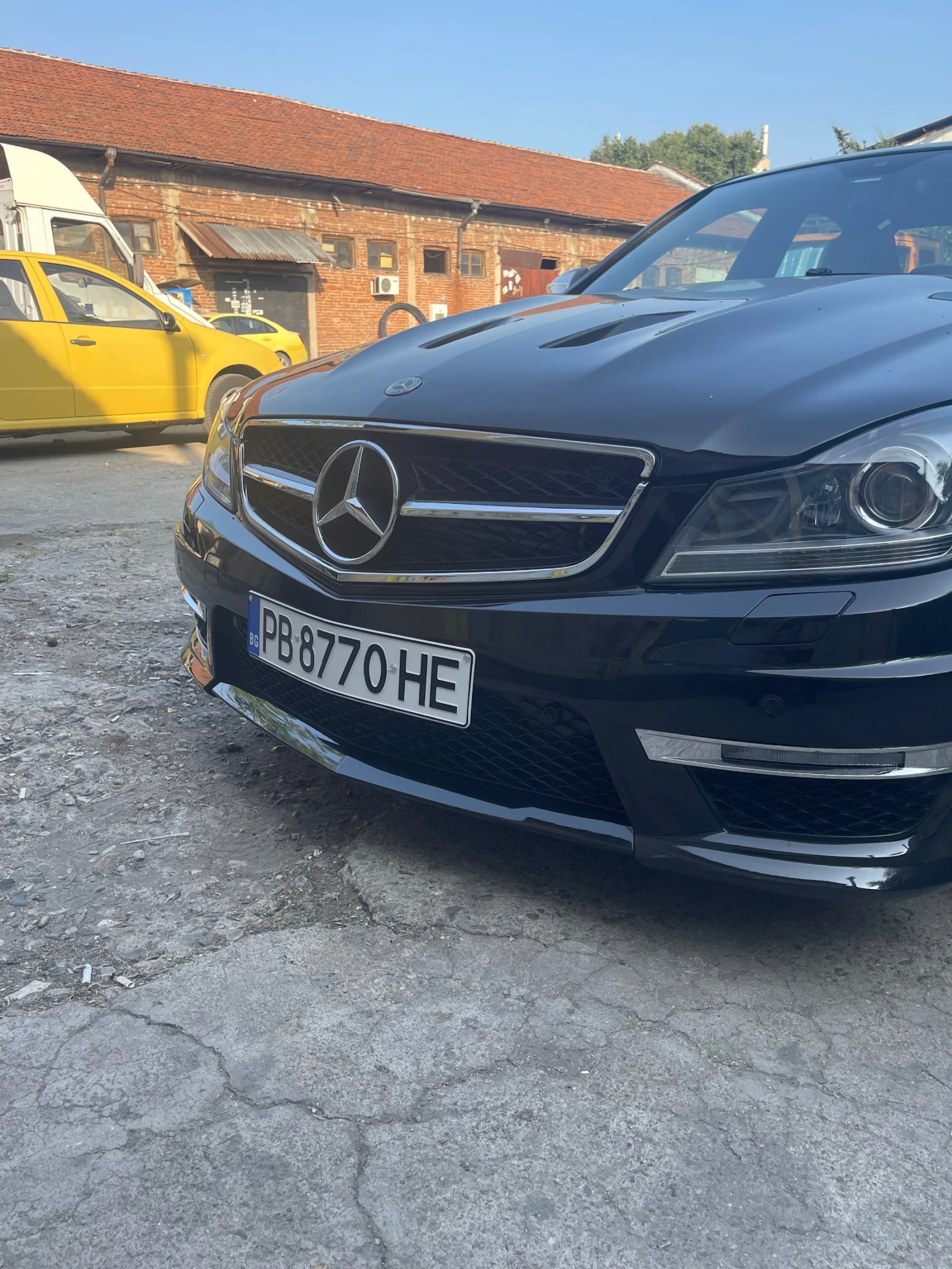 Mercedes-Benz C 63 AMG  - изображение 9
