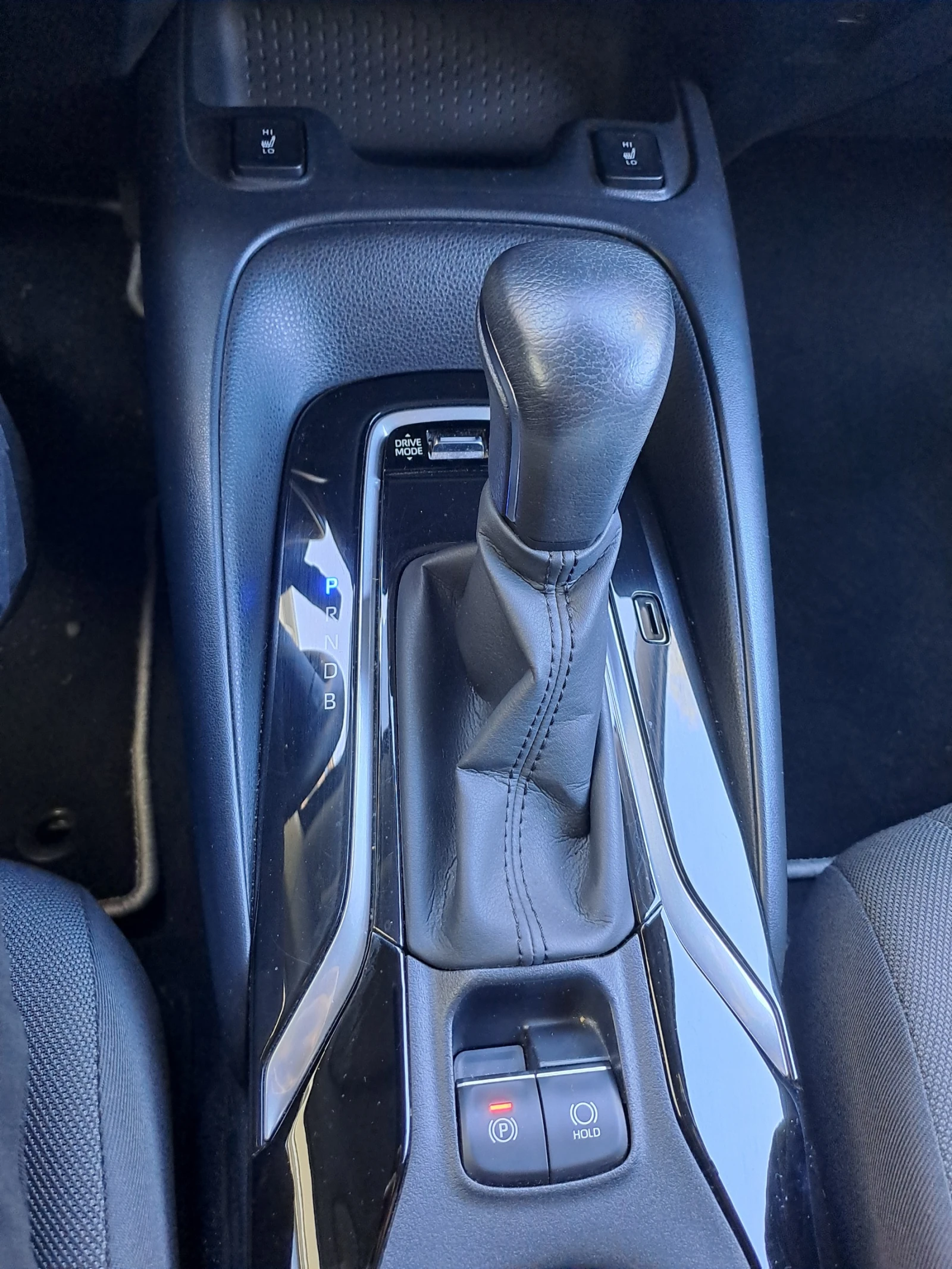 Toyota Corolla 1.8 HEV EXECUTIVE PLUS - изображение 9