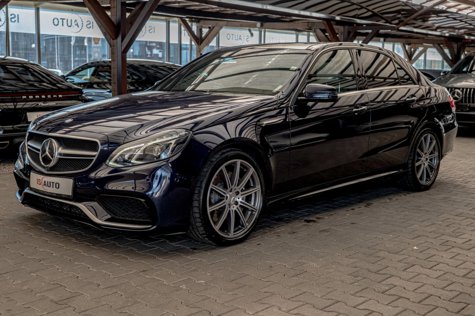 Mercedes-Benz E 63 AMG 4Matic/Dynamic/Harman Kardon/Алкантар/Обдухване - изображение 3