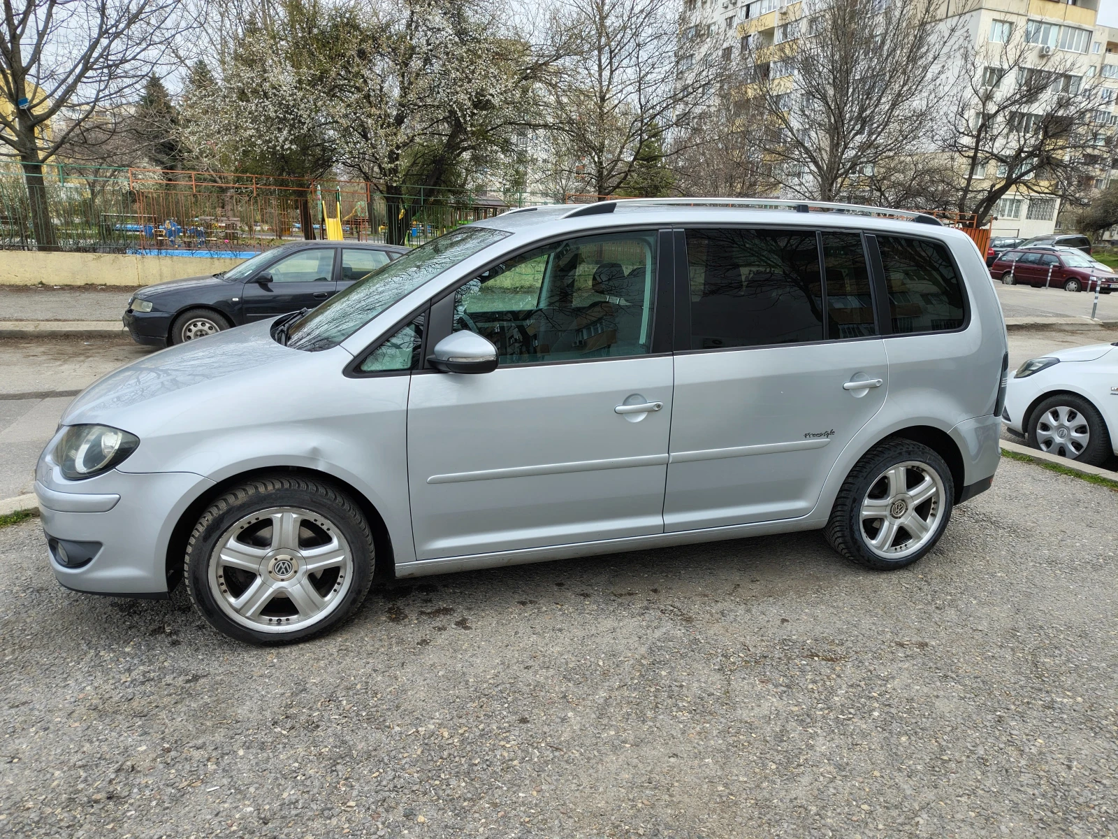 VW Touran 2.0 TDI 140к.с., снимка 3 - Автомобили и джипове - 53944664