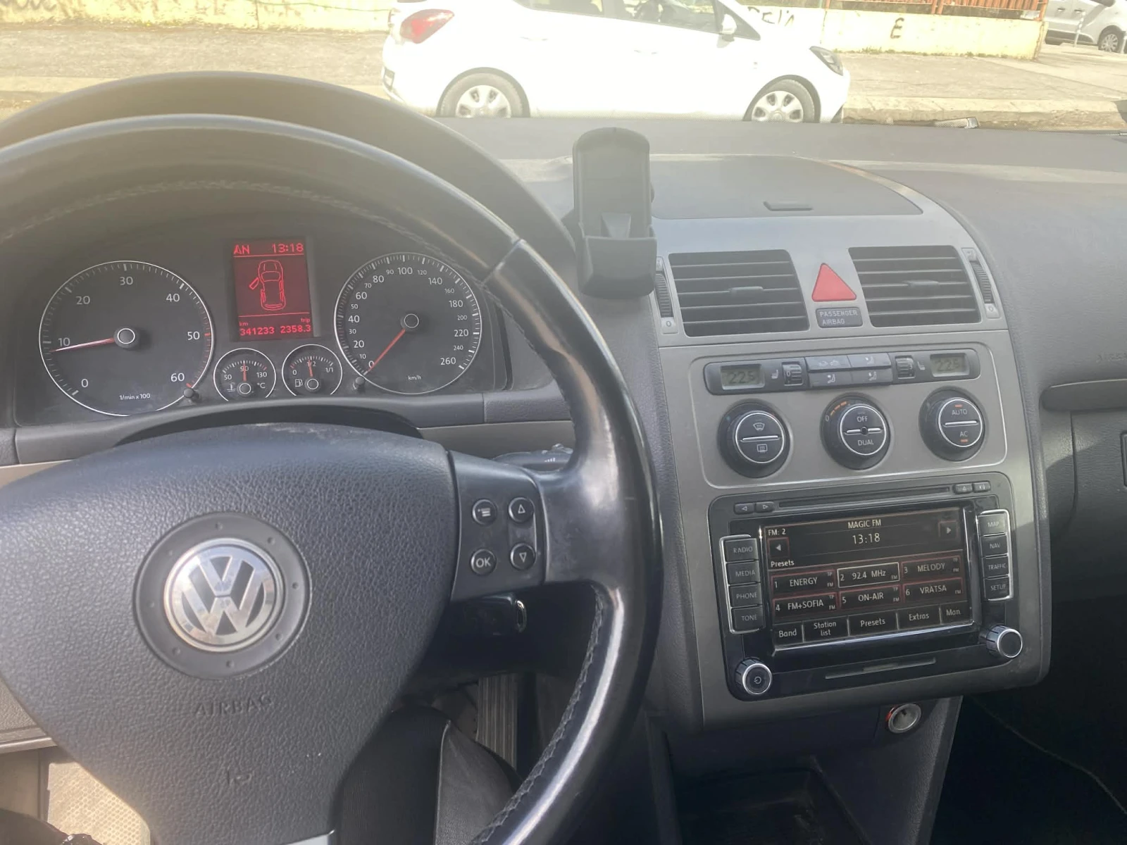 VW Touran 2.0 TDI 140к.с., снимка 7 - Автомобили и джипове - 53944664