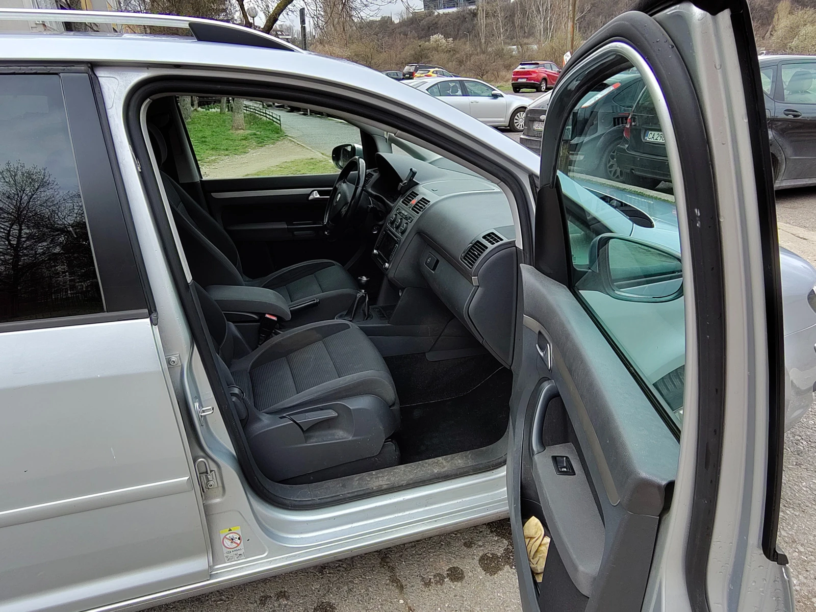 VW Touran 2.0 TDI 140к.с., снимка 5 - Автомобили и джипове - 53944664