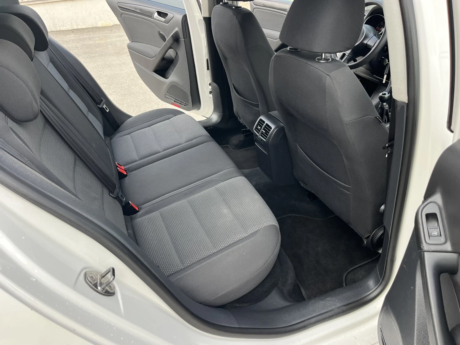 VW Golf 1.6TDI 105кс EURO 5B КЛИМАТРОНИК ВНОС ИТАЛИЯ, снимка 10 - Автомобили и джипове - 54008936