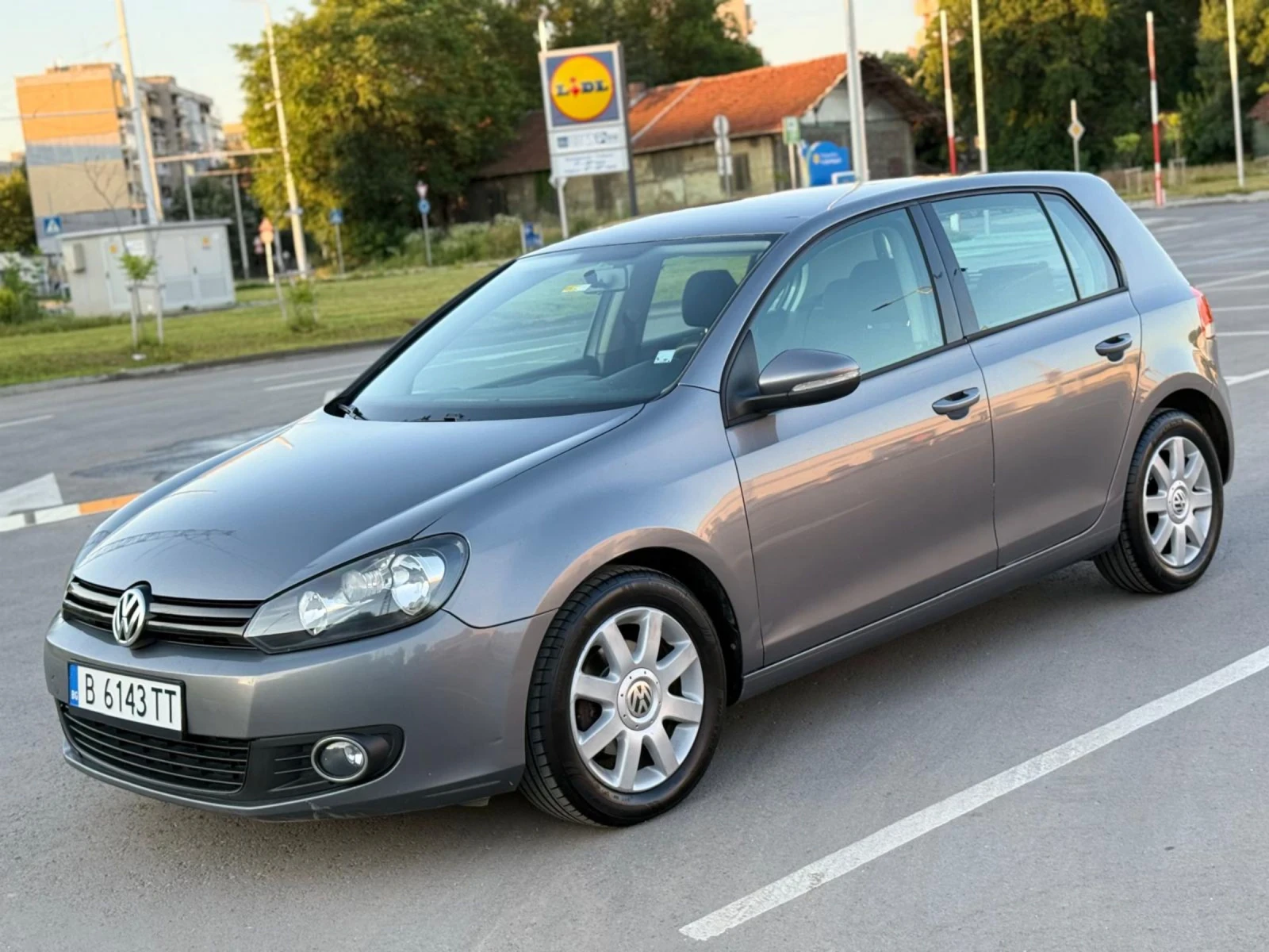 VW Golf 1.6TDI/АВТОМАТИК/DSG/НАПЪЛНО ОБСЛУЖЕН/4(5) ВРАТИ 