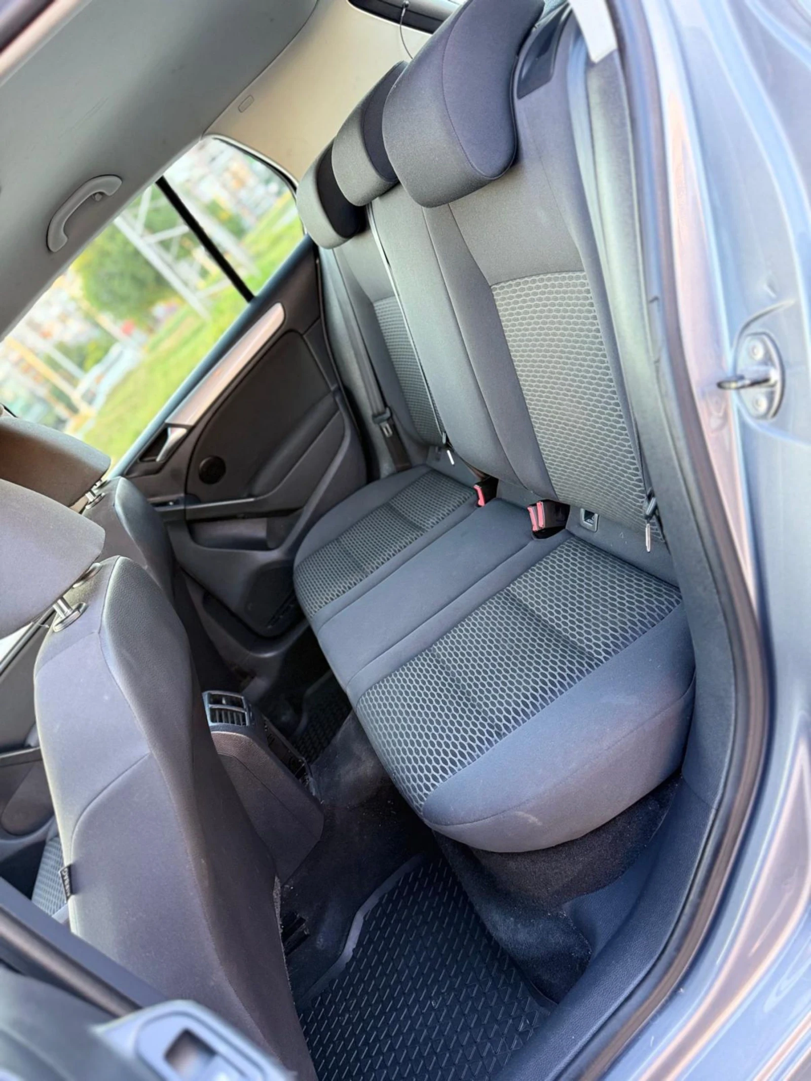 VW Golf 1.6TDI/АВТОМАТИК/DSG/НАПЪЛНО ОБСЛУЖЕН/4(5) ВРАТИ , снимка 14 - Автомобили и джипове - 54861214