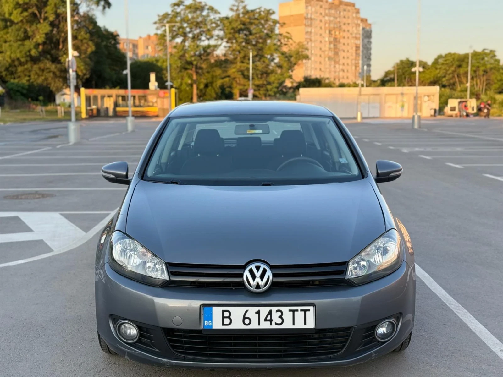 VW Golf 1.6TDI/АВТОМАТИК/DSG/НАПЪЛНО ОБСЛУЖЕН/4(5) ВРАТИ , снимка 6 - Автомобили и джипове - 54861214