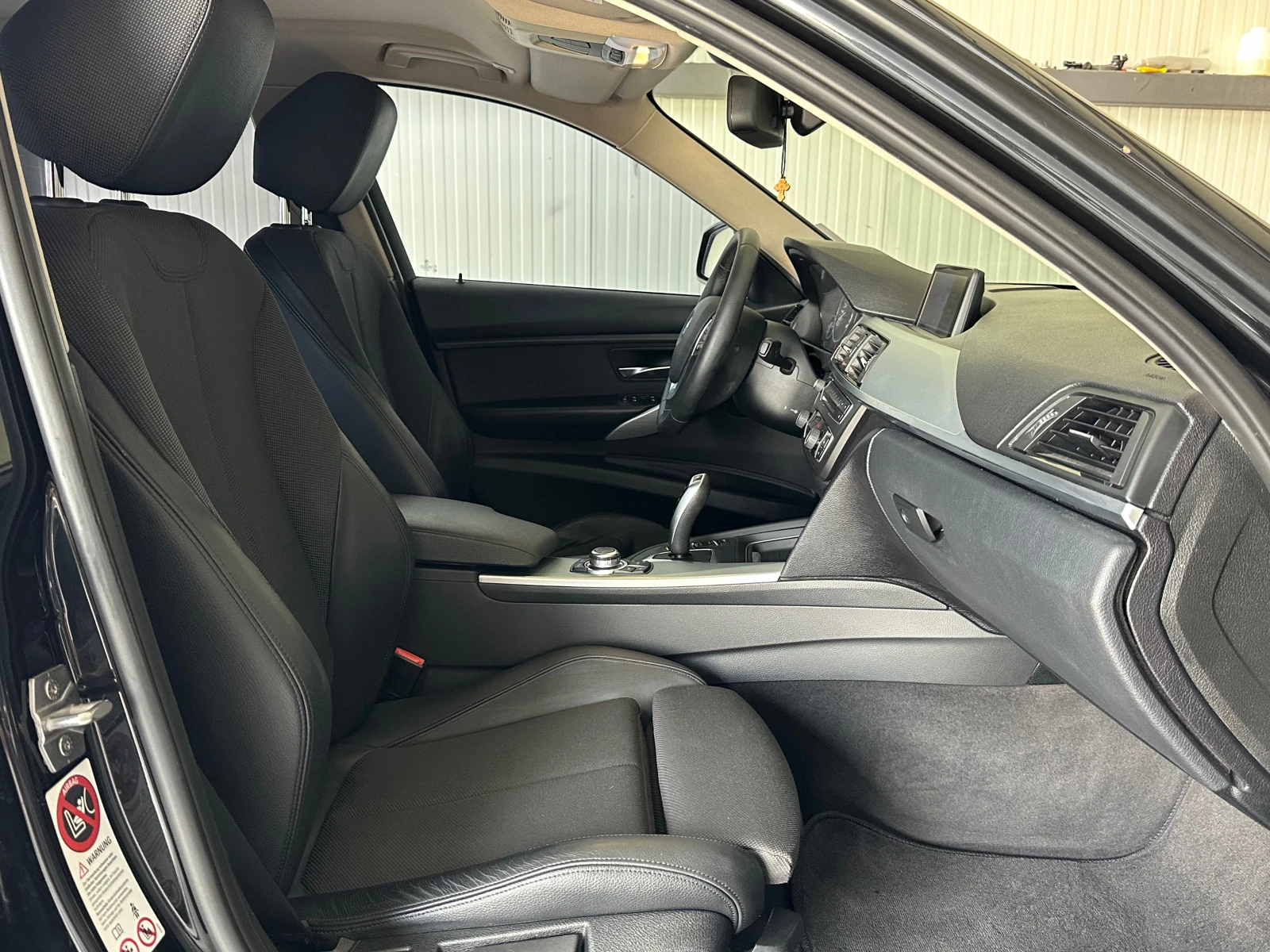 BMW 320 d, X-Drive, DISTR, HEAD-UP, СМЕНЕНИ ВЕРИГИ!, снимка 10 - Автомобили и джипове - 55031600