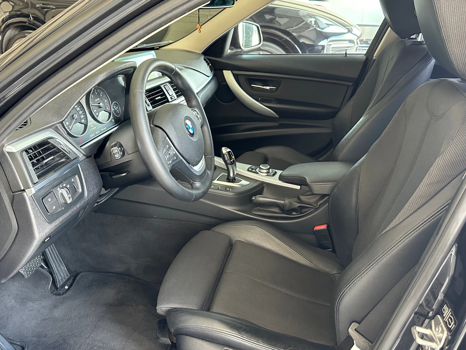 BMW 320 d, X-Drive, DISTR, HEAD-UP, СМЕНЕНИ ВЕРИГИ!, снимка 8 - Автомобили и джипове - 55031600