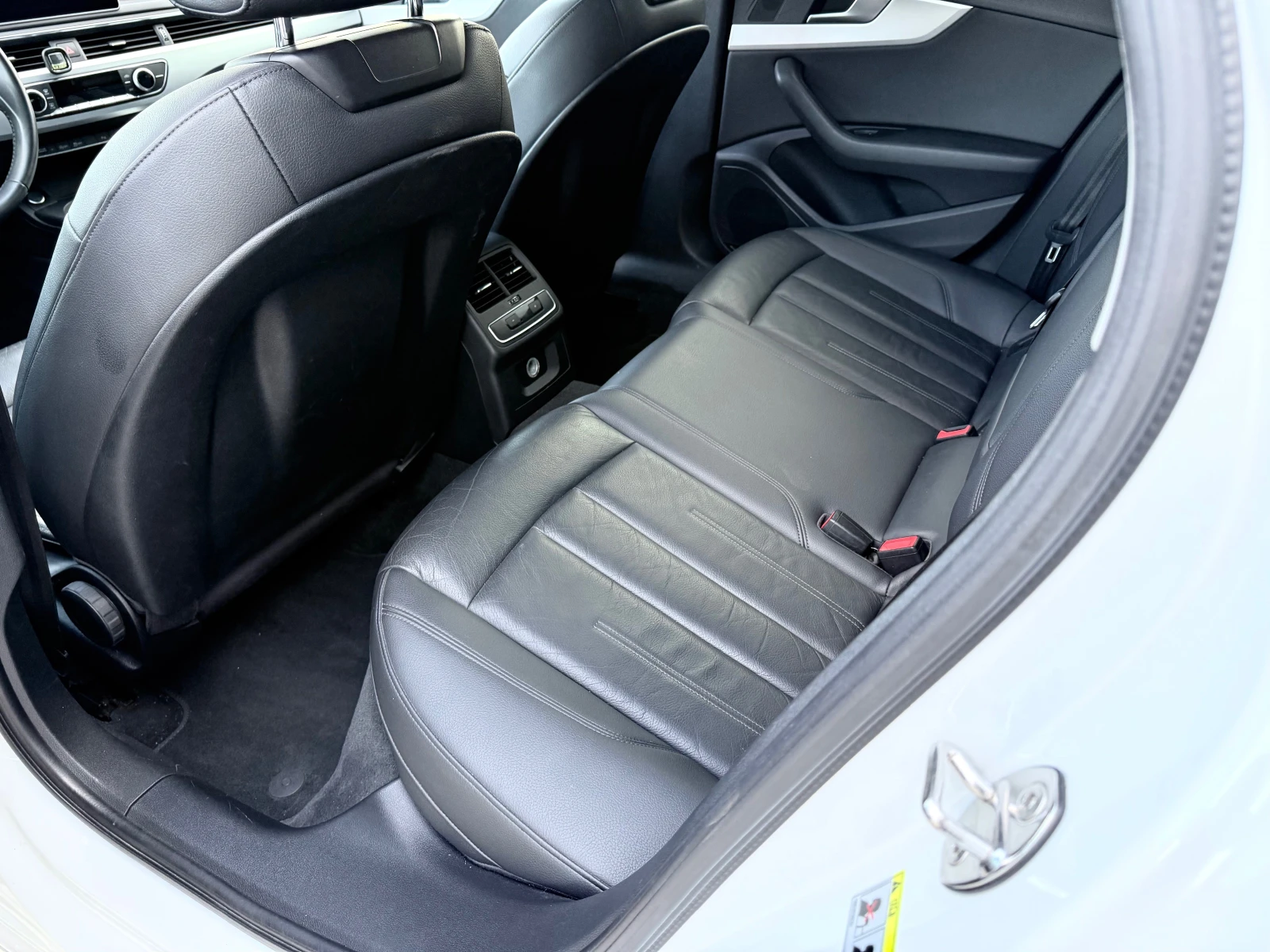 Audi A4, снимка 11 - Автомобили и джипове - 55548564
