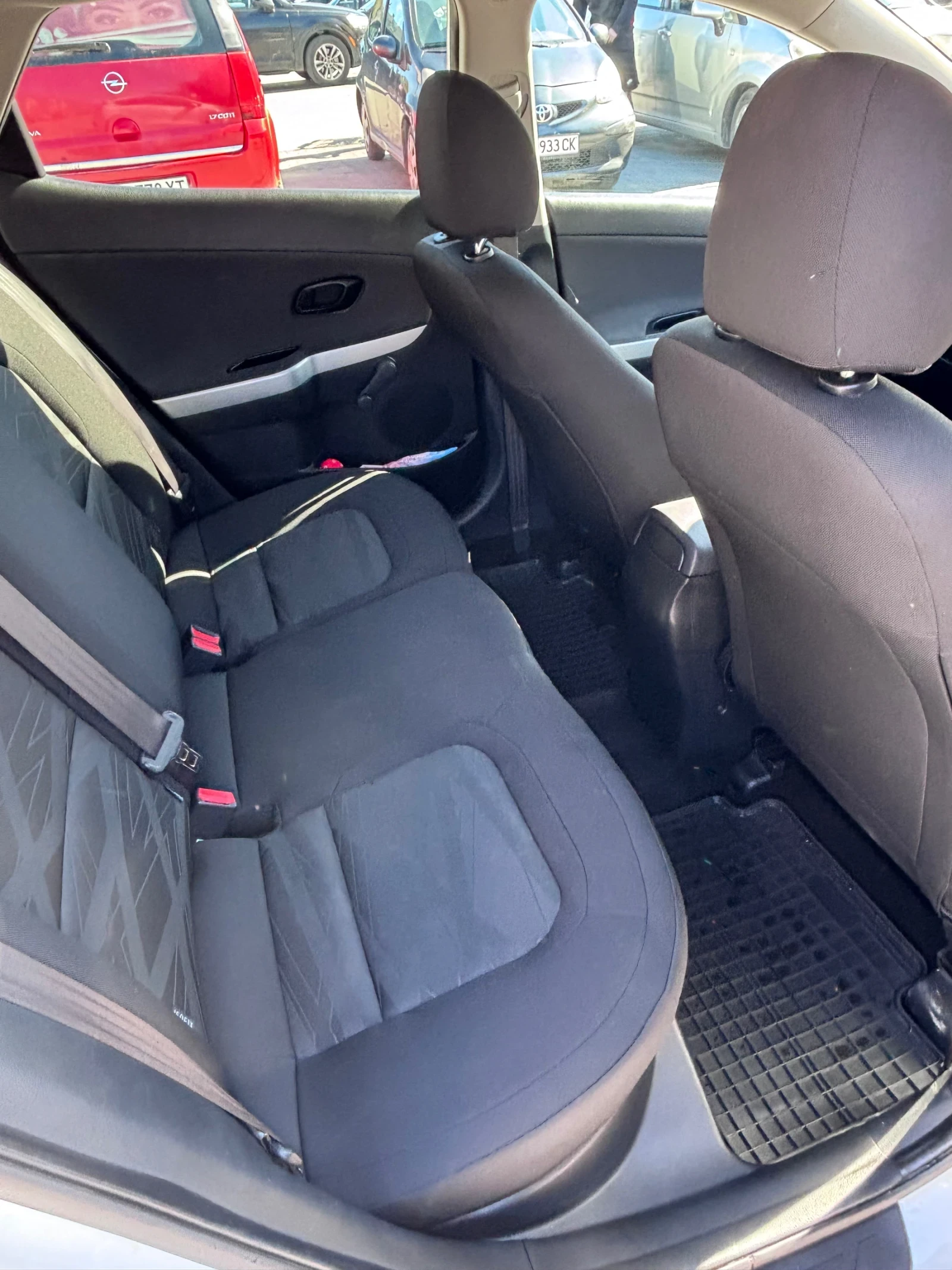 Kia Ceed 1.6 CRDI, снимка 9 - Автомобили и джипове - 55671540