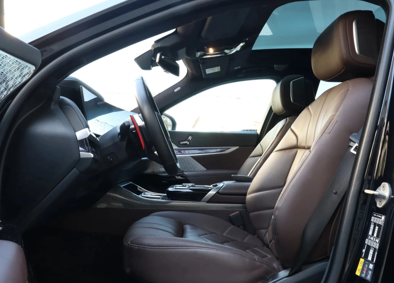 BMW 760 e xDrive Plug-in Hybrid разход 1.0- 1.5л. на 100км, снимка 4 - Автомобили и джипове - 55715352