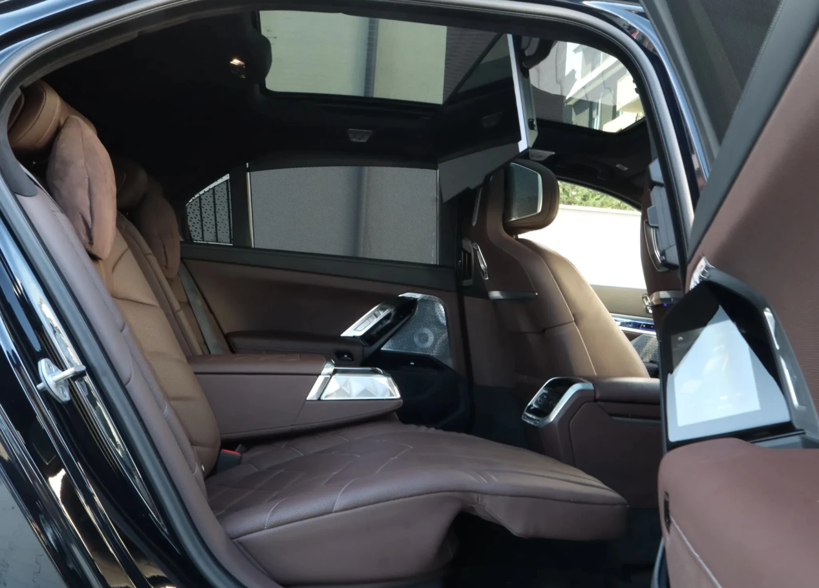 BMW 760 e xDrive Plug-in Hybrid разход 1.0- 1.5л. на 100км, снимка 8 - Автомобили и джипове - 55715352