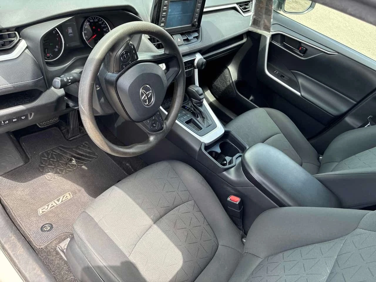 Toyota Rav4 | LE | ПОДГРЕВ | CARFAX | , снимка 5 - Автомобили и джипове - 54886923