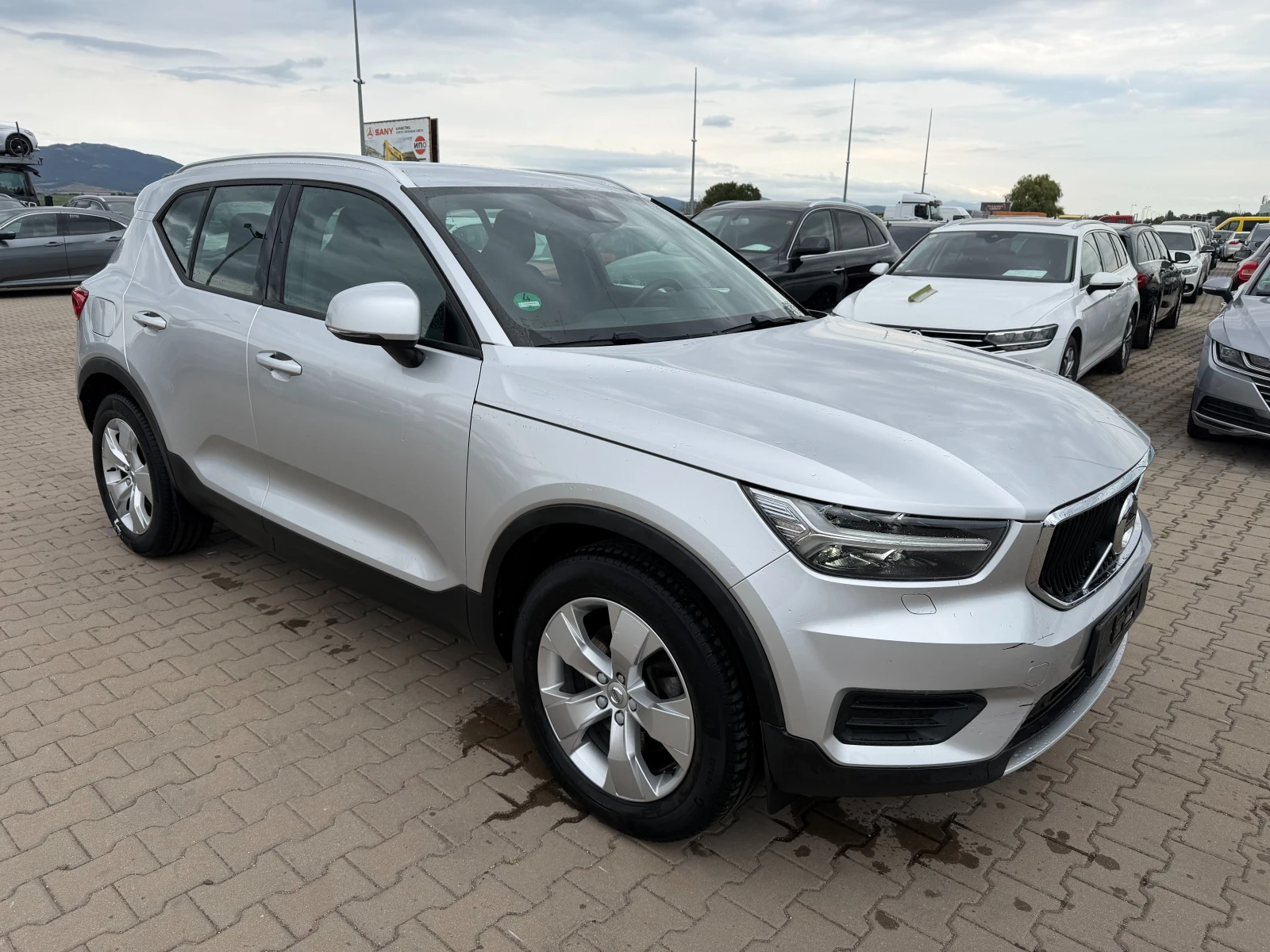 Volvo XC40 2.0i AVTOMAT/NAVI/KOJA EURO 6, снимка 4 - Автомобили и джипове - 55407453