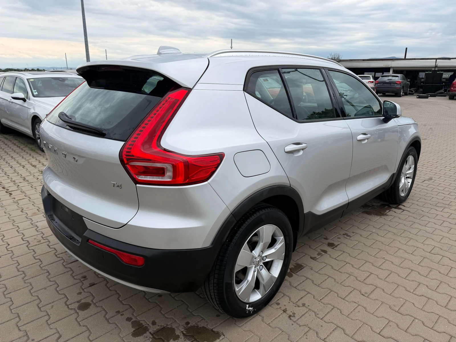 Volvo XC40 2.0i AVTOMAT/NAVI/KOJA EURO 6, снимка 6 - Автомобили и джипове - 55407453