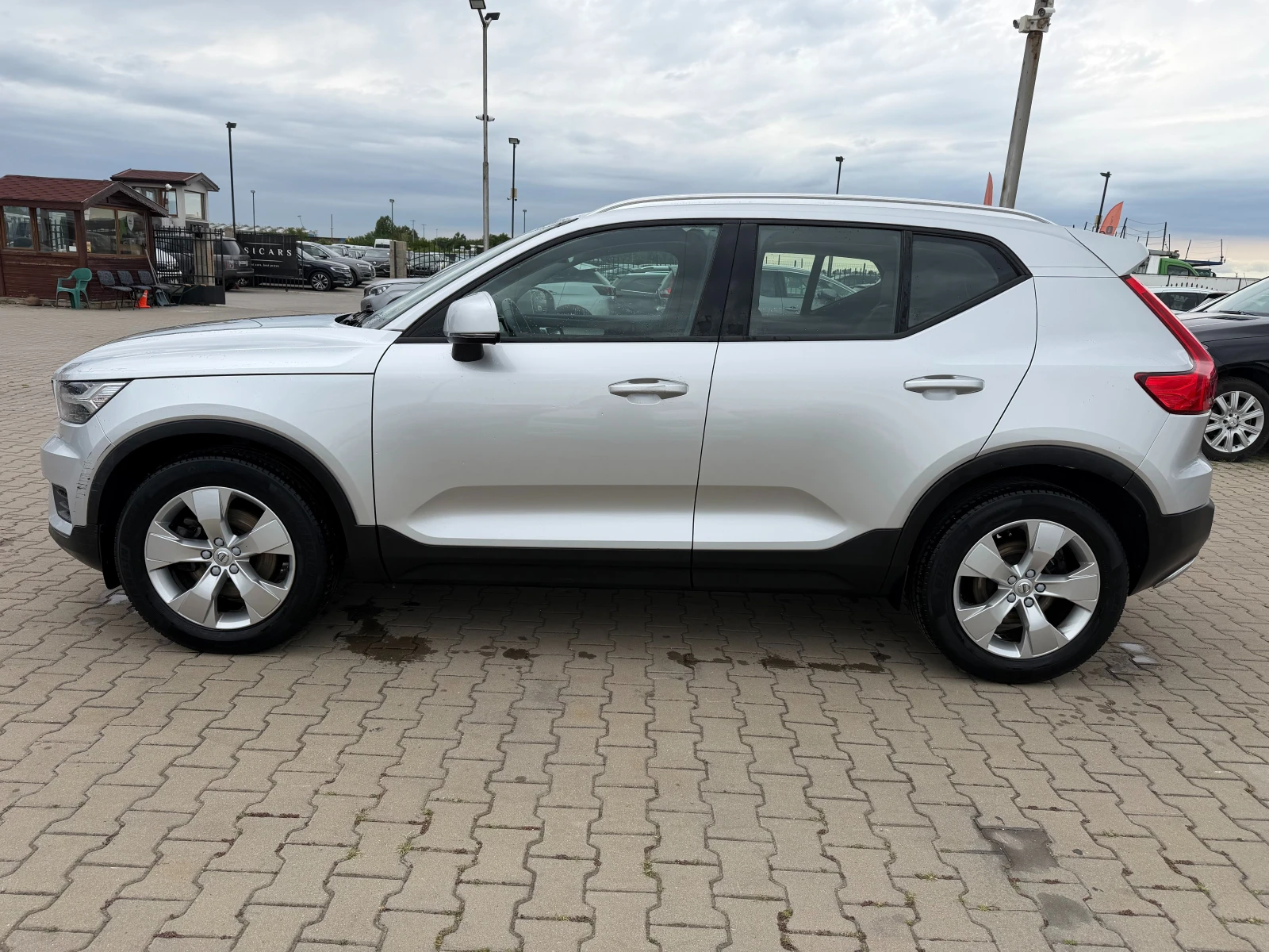 Volvo XC40 2.0i AVTOMAT/NAVI/KOJA EURO 6, снимка 9 - Автомобили и джипове - 55407453