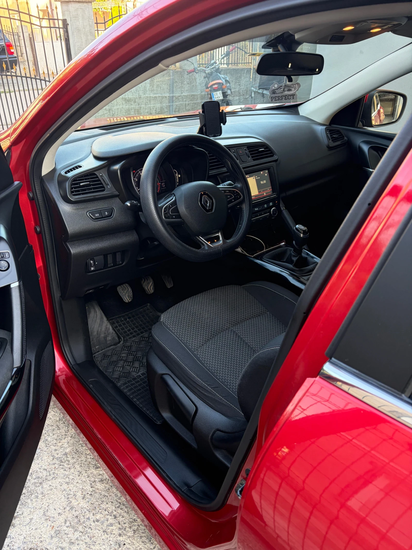 Renault Kadjar, снимка 4 - Автомобили и джипове - 55902673