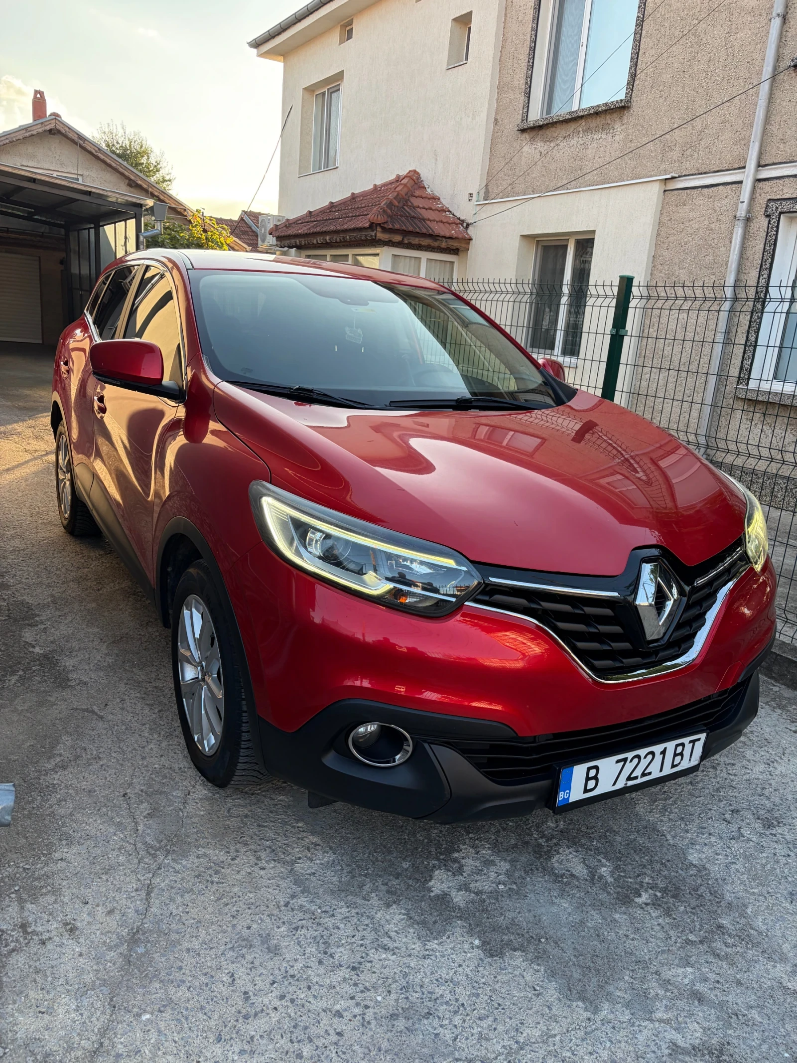 Renault Kadjar, снимка 2 - Автомобили и джипове - 55902673