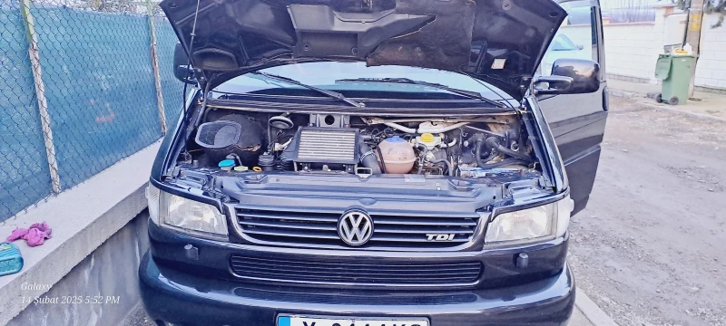 VW Caravelle 2.5 TDI 102 k. D?lga baza i klimatik , снимка 5 - Бусове и автобуси - 48732959