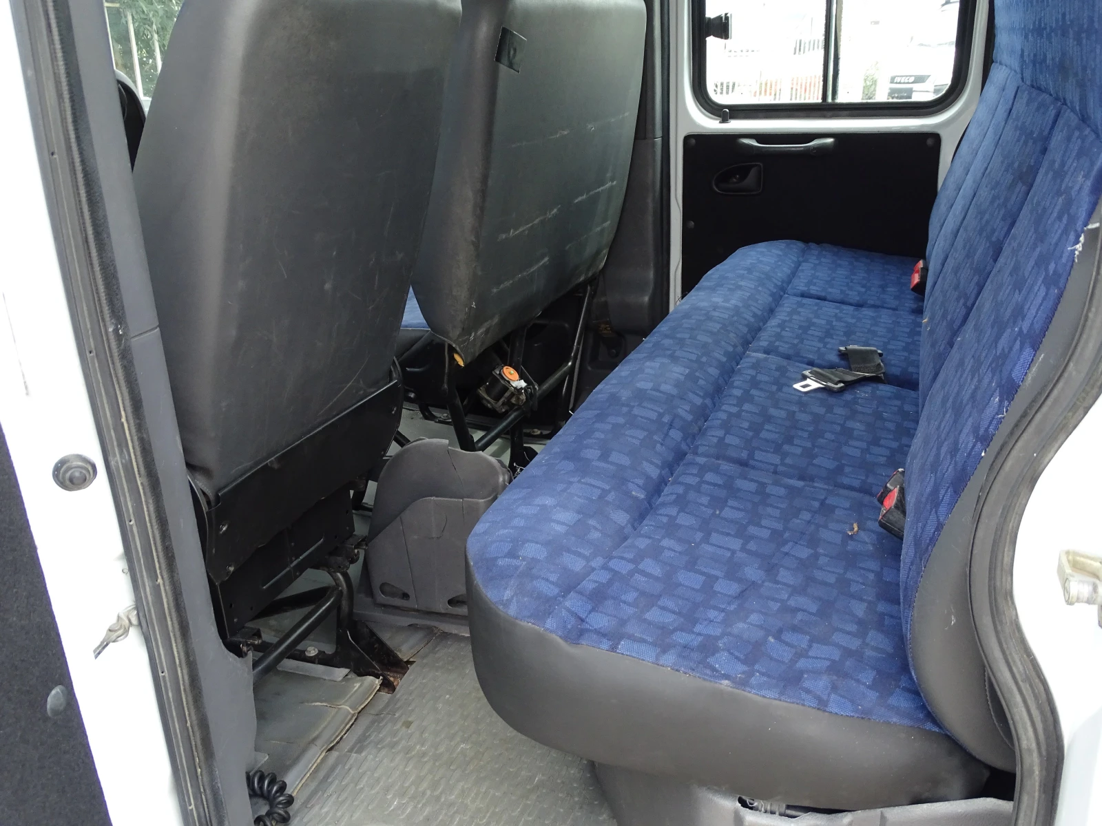 Iveco Daily 35C14 3.0HPI  КАТ. * Б* 7-места, снимка 14 - Бусове и автобуси - 55654849
