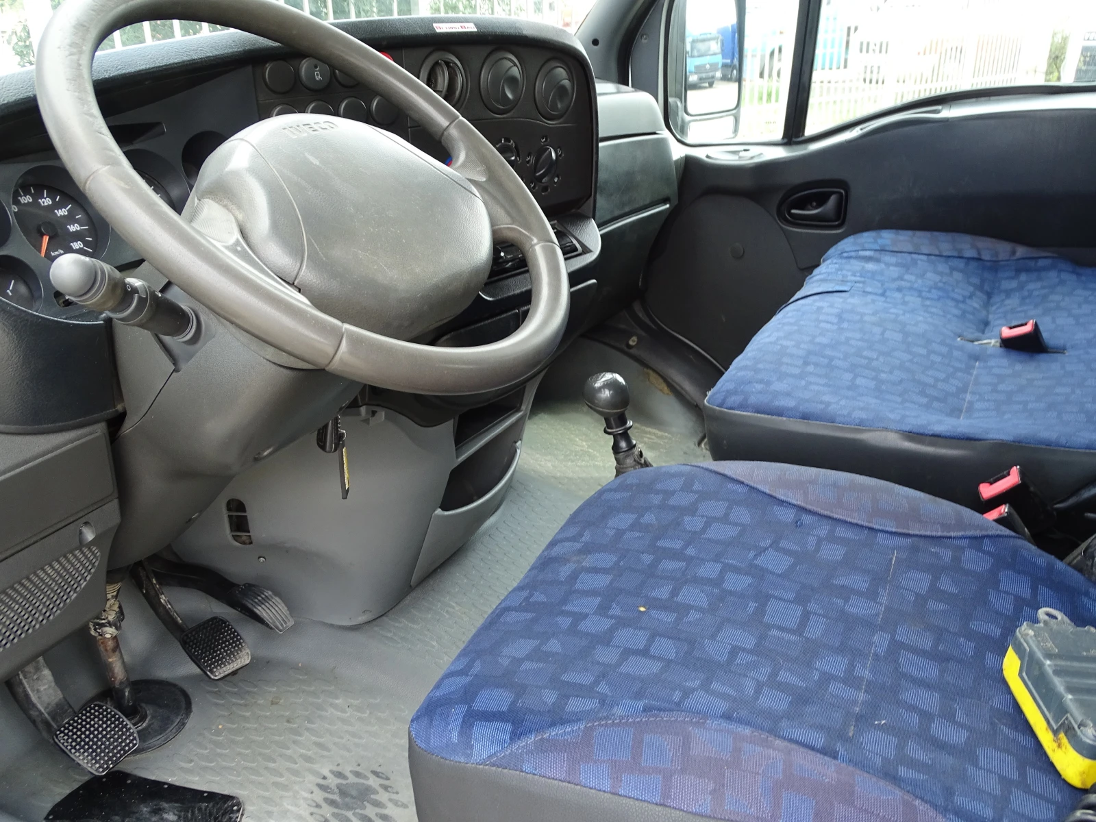 Iveco Daily 35C14 3.0HPI  КАТ. * Б* 7-места, снимка 15 - Бусове и автобуси - 55654849