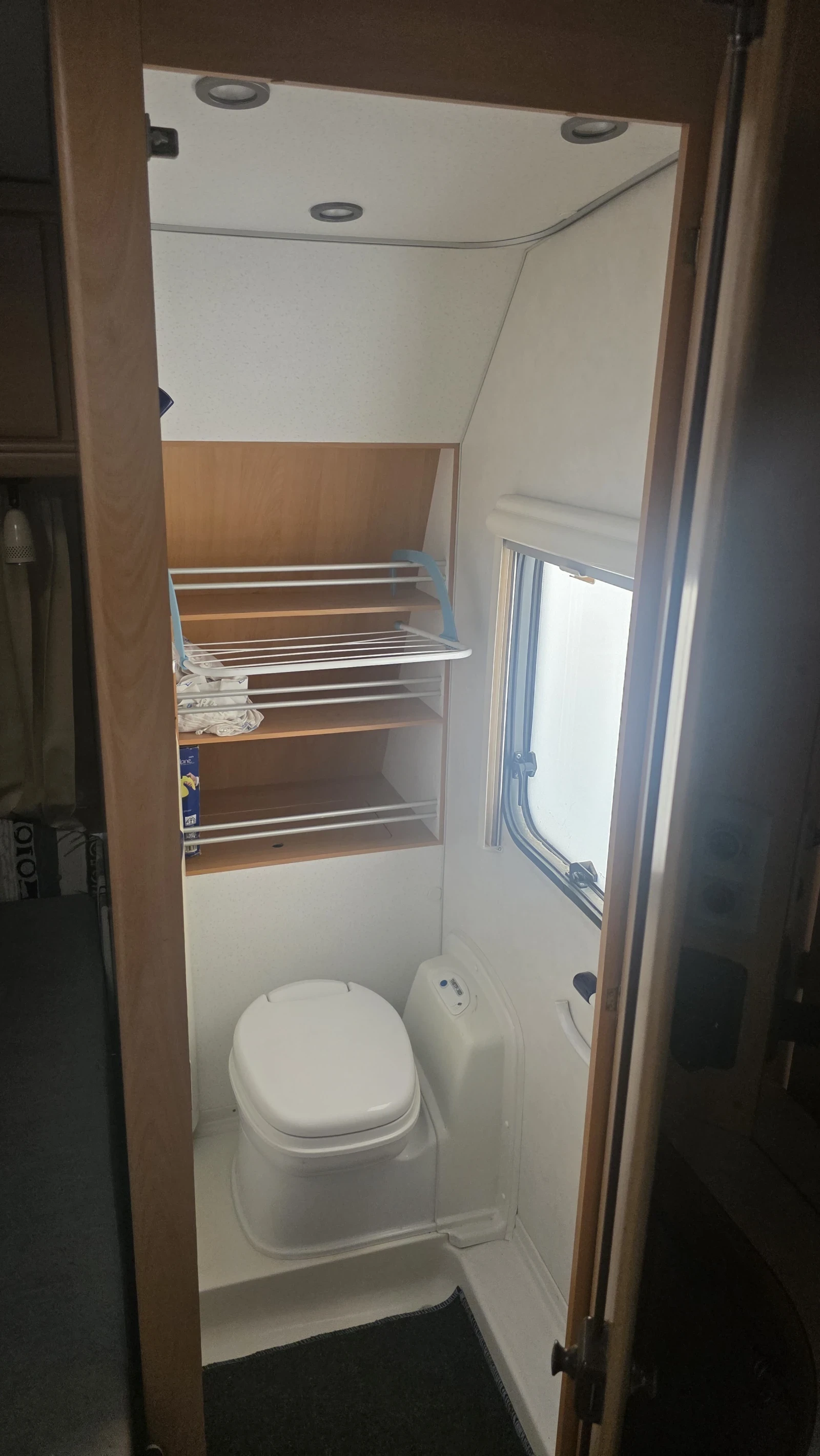 Каравана HYMER / ERIBA HYMER swing 465, снимка 6 - Каравани и кемпери - 54857789