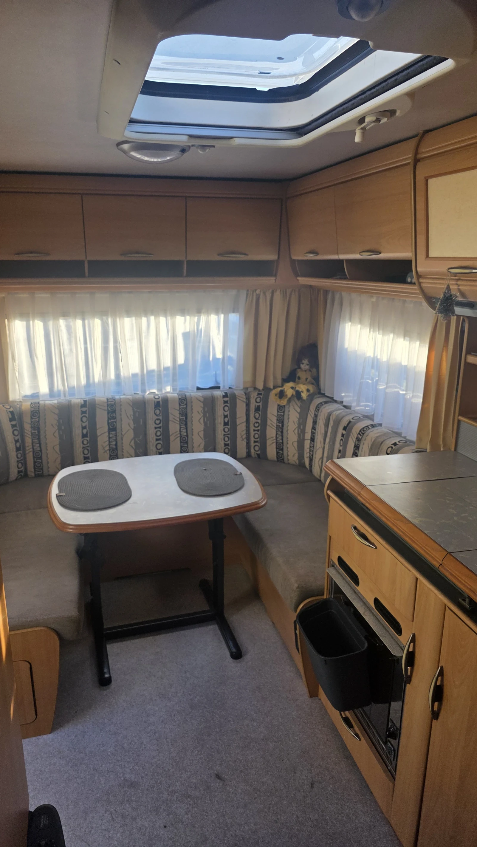 Каравана HYMER / ERIBA HYMER swing 465, снимка 10 - Каравани и кемпери - 54857789