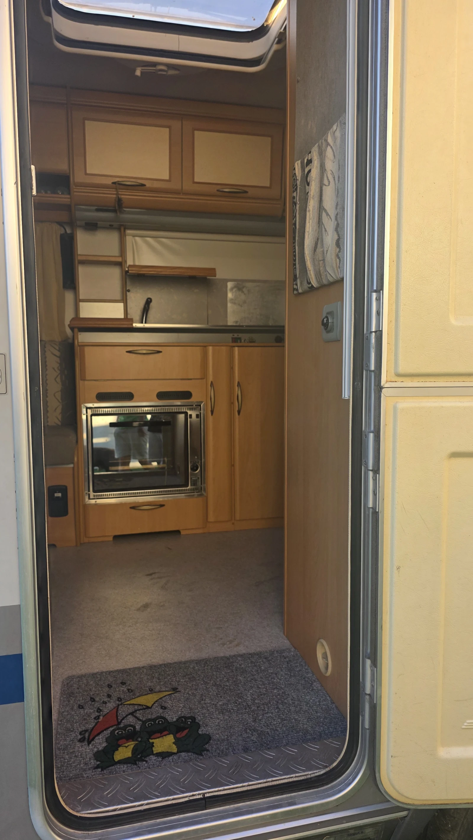 Каравана HYMER / ERIBA HYMER swing 465, снимка 7 - Каравани и кемпери - 54857789