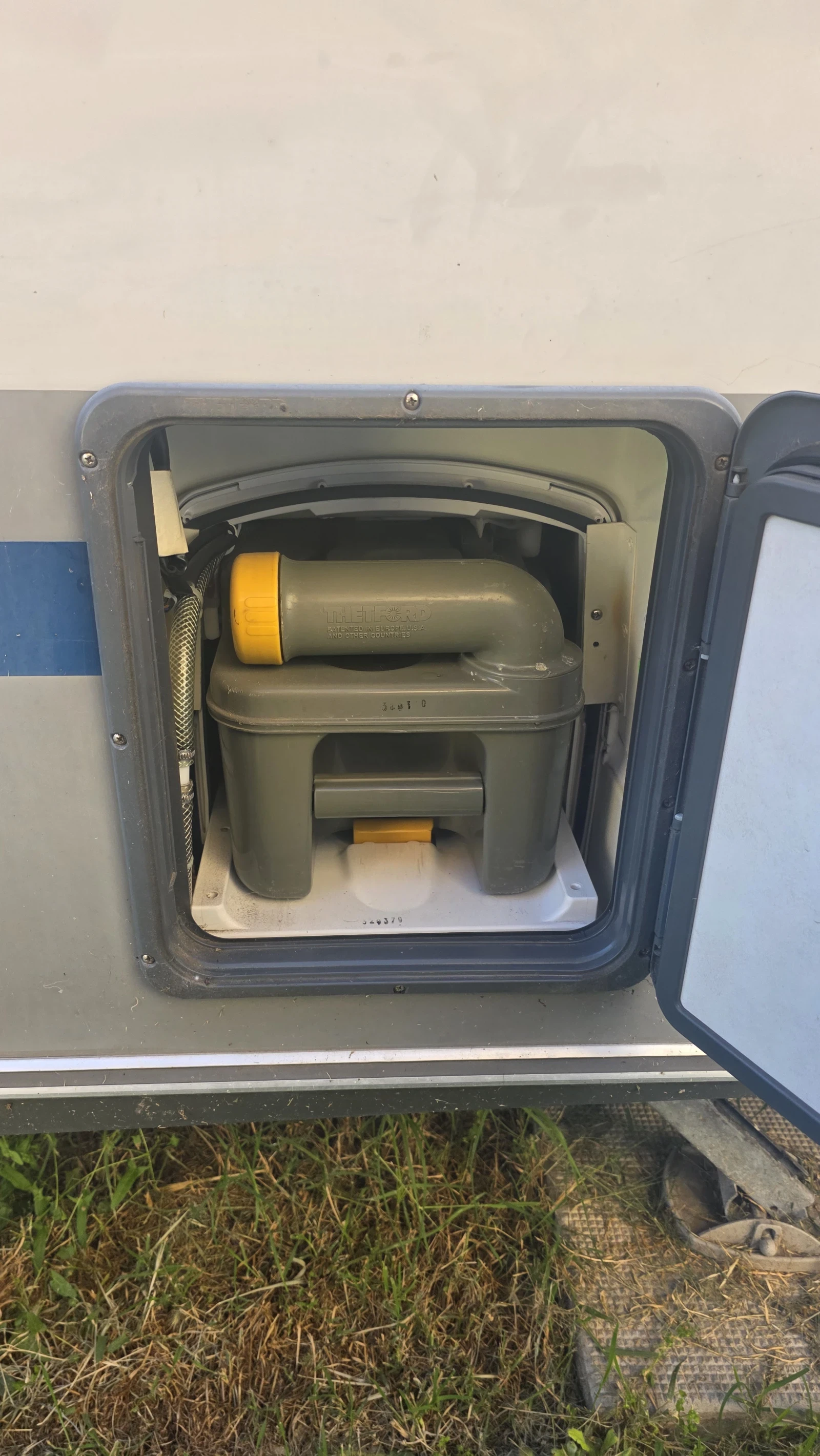Каравана HYMER / ERIBA HYMER swing 465, снимка 3 - Каравани и кемпери - 54857789