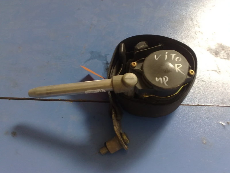 колан предпазен преден десен за Мерцедес Вито 02г.