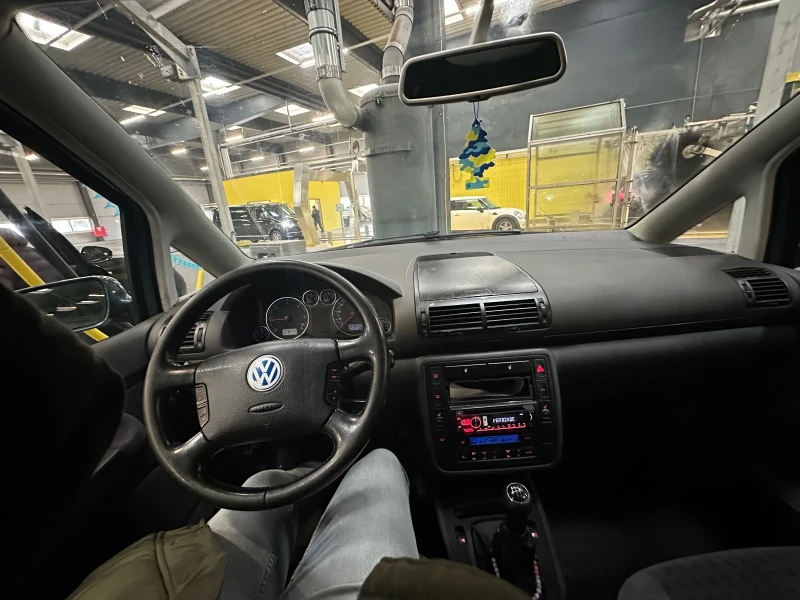 VW Sharan, снимка 8 - Автомобили и джипове - 49235232