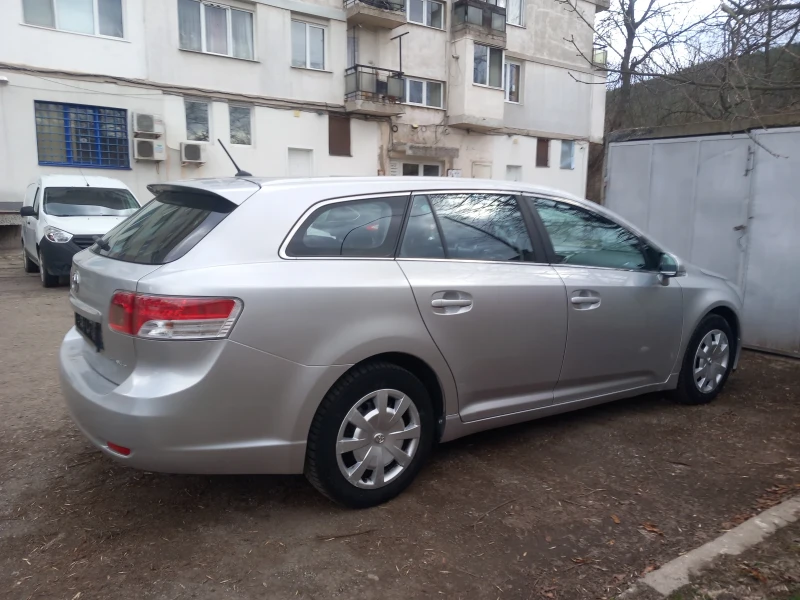 Toyota Avensis 1.8, снимка 5 - Автомобили и джипове - 49590783