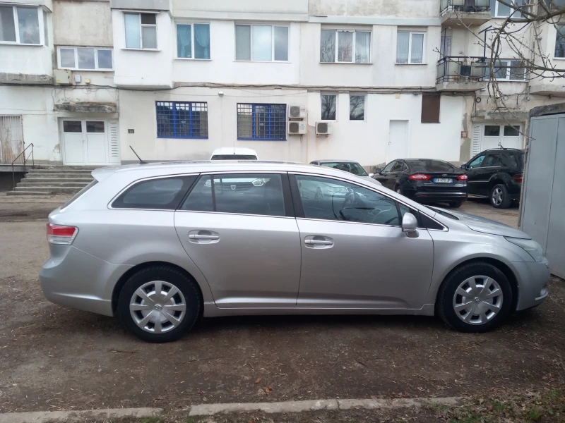 Toyota Avensis 1.8, снимка 6 - Автомобили и джипове - 49496378