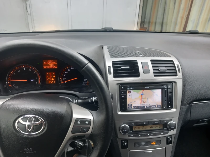 Toyota Avensis 1.8, снимка 13 - Автомобили и джипове - 49496378