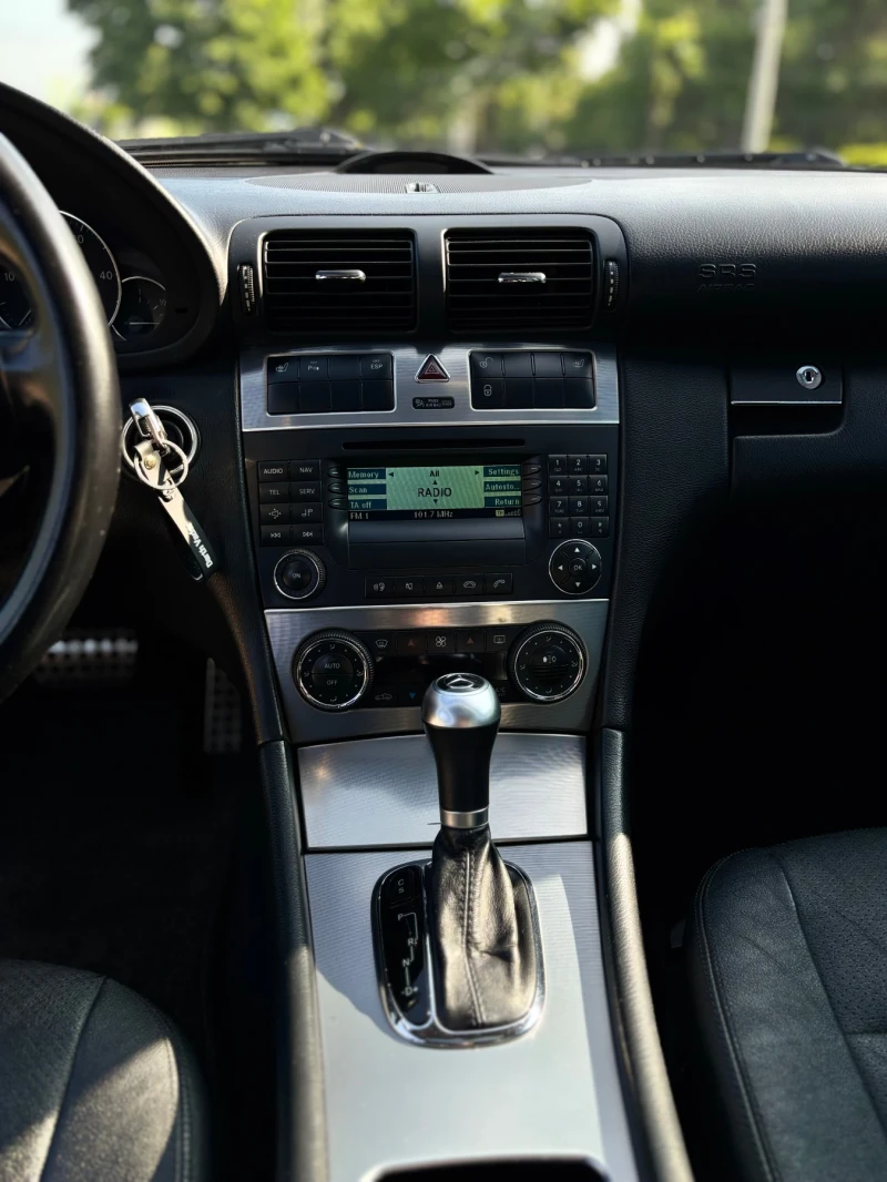 Mercedes-Benz C 320, снимка 9 - Автомобили и джипове - 51862372