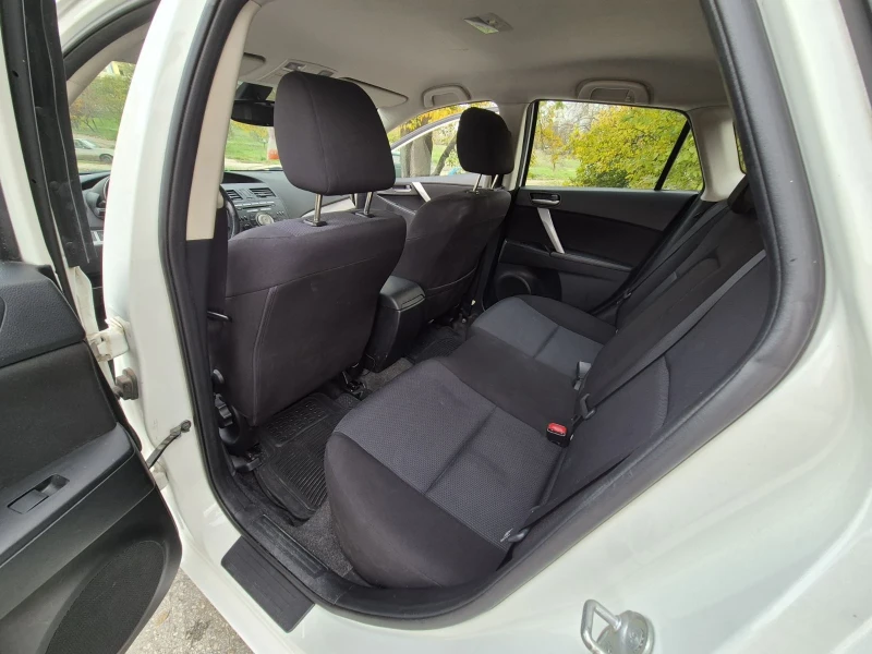 Mazda 3, снимка 13 - Автомобили и джипове - 52397687