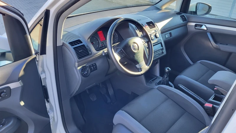 VW Touran 1.9TDI-105 6SK* BSE, снимка 11 - Автомобили и джипове - 52402676