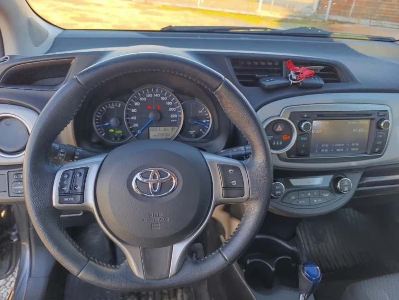 Toyota Yaris Toyota Yaris 1.5 Hybrid Lounge, снимка 17 - Автомобили и джипове - 52414572